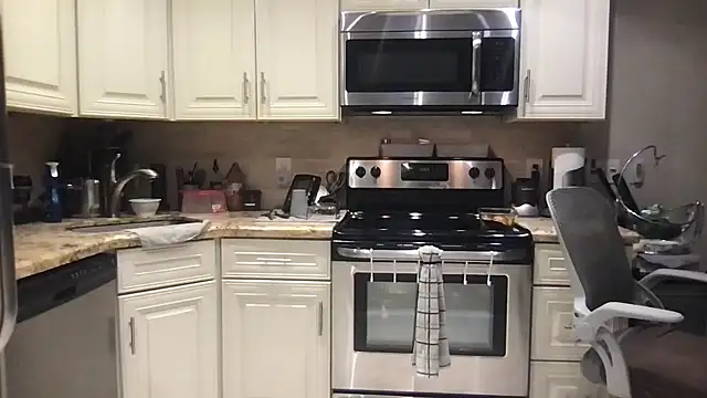 BigGuyMuscle online show from September 2025 03:54:01 AM