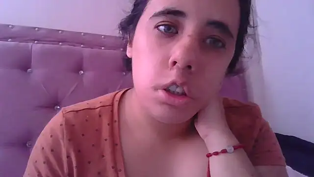 annarose19 online show from November 2025 05:35:01 PM