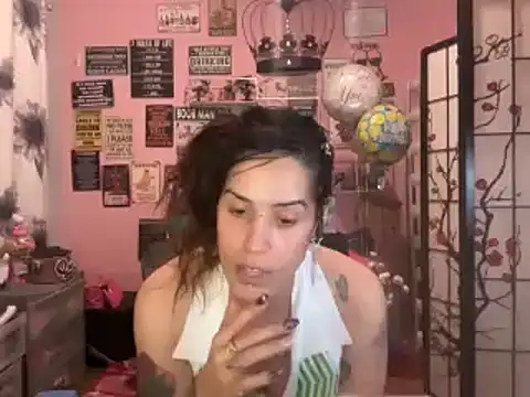 Snapshot of latinacubana chatting on December 2024 08:37:02 AM latinacubana online show from December 2024 08:37:02 AM