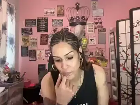 Snapshot of latinacubana chatting on January 2025 02:30:02 PM latinacubana online show from January 2025 02:30:02 PM