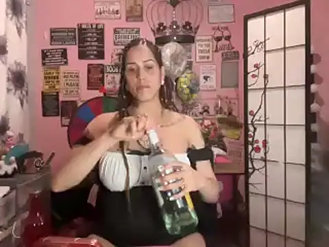 Snapshot of latinacubana chatting on January 2025 05:20:02 AM latinacubana online show from January 2025 05:20:02 AM