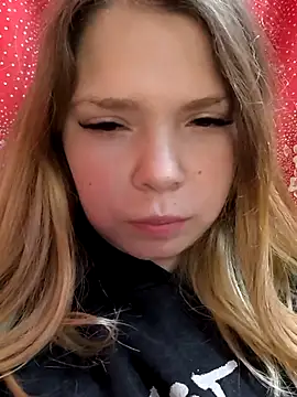 Zuli Kiska online show from December 2025 08:18:02 PM