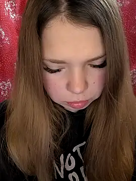 Snapshot of Zuli_Kiska chatting on February 2026 10:06:02 PM Zuli Kiska online show from February 2026 10:06:02 PM