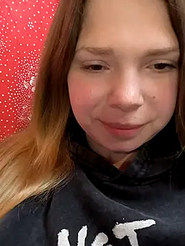 Snapshot of Zuli_Kiska chatting on April 2026 07:11:02 PM Zuli Kiska online show from April 2026 07:11:02 PM
