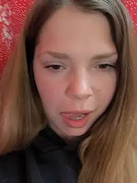 Snapshot of Zuli_Kiska chatting on May 2026 11:04:01 AM Zuli Kiska online show from May 2026 11:04:01 AM