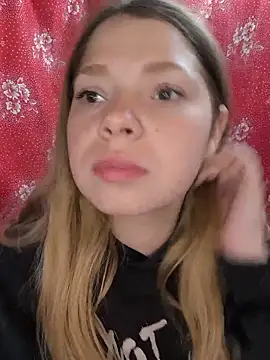 Snapshot of Zuli_Kiska chatting on May 2026 05:37:01 AM Zuli Kiska online show from May 2026 05:37:01 AM