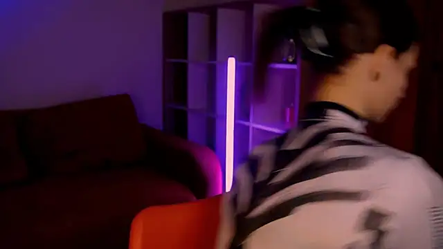 ItsAlisia online show from November 2025 01:43:01 PM