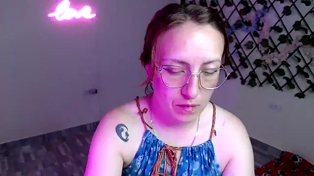 Snapshot of kittykalor09 chatting on April 2026 12:44:02 PM kittykalor09 online show from April 2026 12:44:02 PM