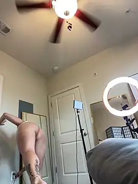 Snapshot of bellafreakyfun chatting on September 2025 04:32:01 PM bellafreakyfun online show from September 2025 04:32:01 PM