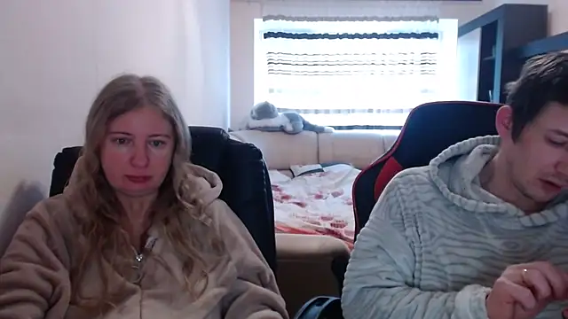 Snapshot of PeterAndJen chatting on February 2025 07:00:02 AM PeterAndJen online show from February 2025 07:00:02 AM
