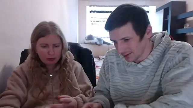 Snapshot of PeterAndJen chatting on February 2025 01:10:01 PM PeterAndJen online show from February 2025 01:10:01 PM
