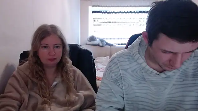 Snapshot of PeterAndJen chatting on February 2025 07:33:02 AM PeterAndJen online show from February 2025 07:33:02 AM
