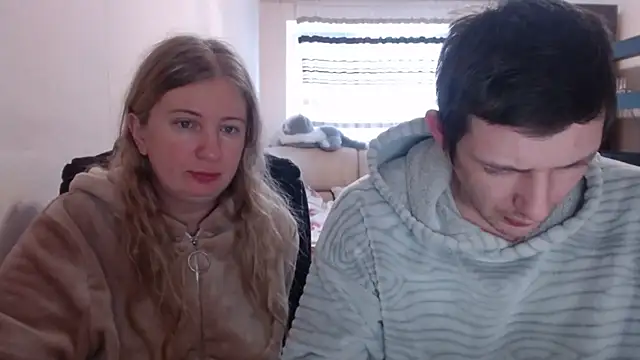 Snapshot of PeterAndJen chatting on February 2025 06:58:02 AM PeterAndJen online show from February 2025 06:58:02 AM