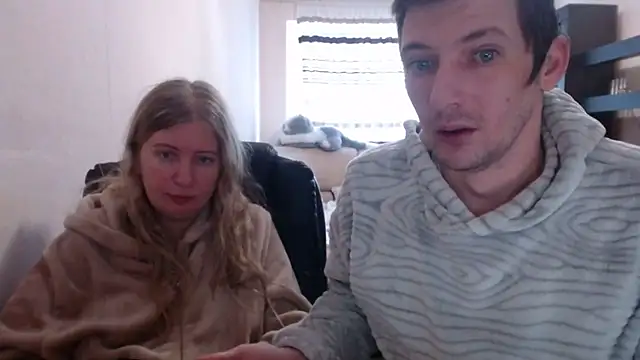 Snapshot of PeterAndJen chatting on February 2025 10:04:02 AM PeterAndJen online show from February 2025 10:04:02 AM
