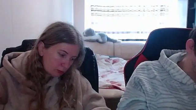 Snapshot of PeterAndJen chatting on February 2025 09:42:02 AM PeterAndJen online show from February 2025 09:42:02 AM
