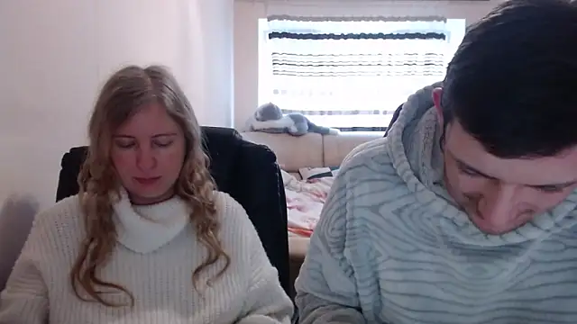 Snapshot of PeterAndJen chatting on February 2025 07:12:01 AM PeterAndJen online show from February 2025 07:12:01 AM