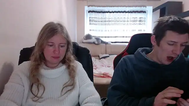 Snapshot of PeterAndJen chatting on February 2025 07:15:02 AM PeterAndJen online show from February 2025 07:15:02 AM