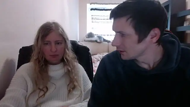 Snapshot of PeterAndJen chatting on March 2025 04:42:02 PM PeterAndJen online show from March 2025 04:42:02 PM