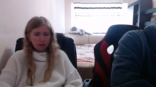 Snapshot of PeterAndJen chatting on March 2025 08:46:01 AM PeterAndJen online show from March 2025 08:46:01 AM