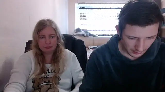 Snapshot of PeterAndJen chatting on March 2025 06:39:02 AM PeterAndJen online show from March 2025 06:39:02 AM