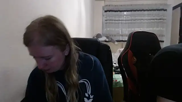 Snapshot of PeterAndJen chatting on November 2025 08:33:02 PM PeterAndJen online show from November 2025 08:33:02 PM