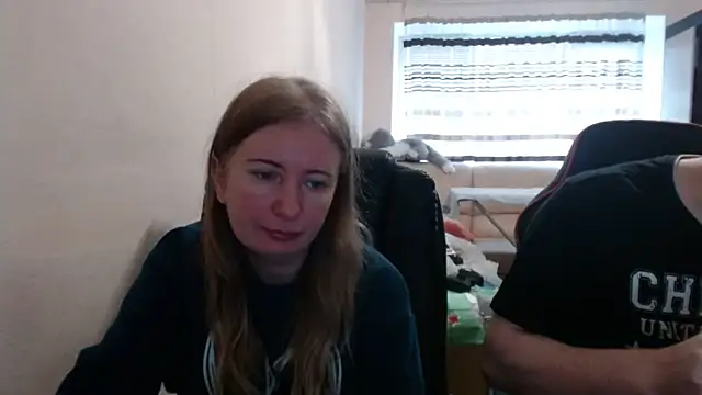 Snapshot of PeterAndJen chatting on November 2025 08:46:01 AM PeterAndJen online show from November 2025 08:46:01 AM