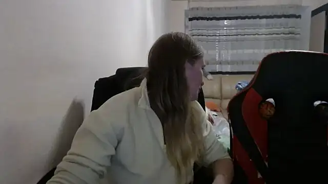 Snapshot of PeterAndJen chatting on November 2025 07:26:01 PM PeterAndJen online show from November 2025 07:26:01 PM