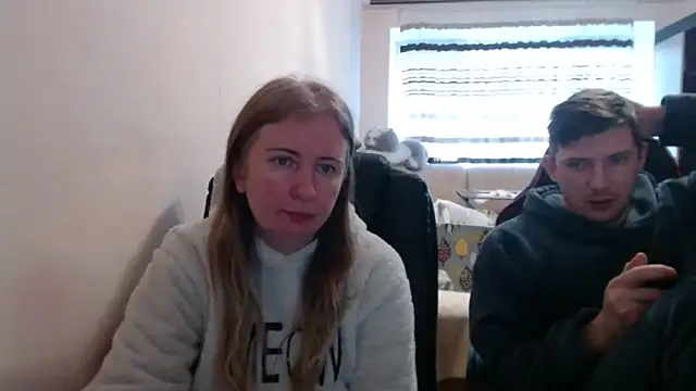 Snapshot of PeterAndJen chatting on December 2025 08:30:01 AM PeterAndJen online show from December 2025 08:30:01 AM