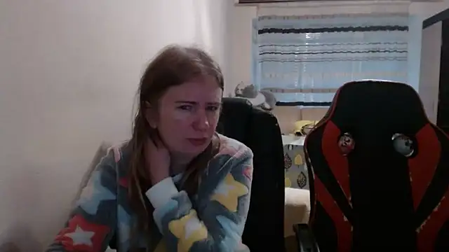 Snapshot of PeterAndJen chatting on December 2025 06:08:02 AM PeterAndJen online show from December 2025 06:08:02 AM