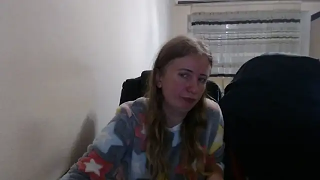 Snapshot of PeterAndJen chatting on December 2025 07:10:01 PM PeterAndJen online show from December 2025 07:10:01 PM