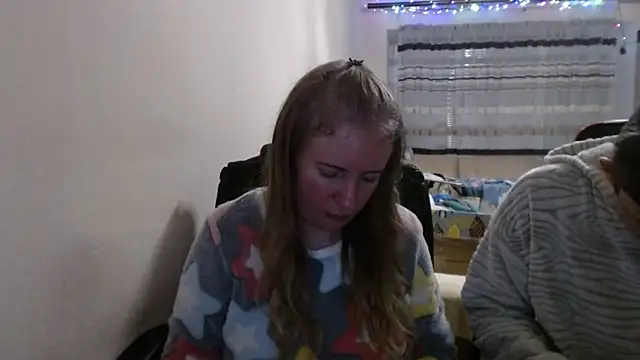 Snapshot of PeterAndJen chatting on December 2025 07:32:01 PM PeterAndJen online show from December 2025 07:32:01 PM