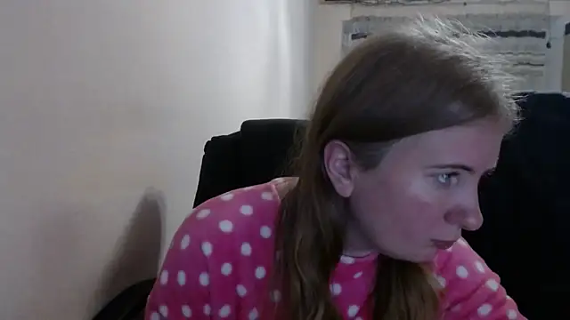 Snapshot of PeterAndJen chatting on January 2026 07:17:02 PM PeterAndJen online show from January 2026 07:17:02 PM