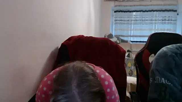 Snapshot of PeterAndJen chatting on January 2026 07:22:01 AM PeterAndJen online show from January 2026 07:22:01 AM