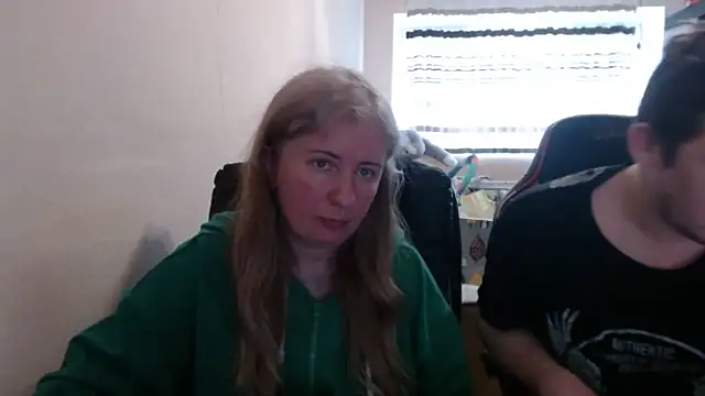 Snapshot of PeterAndJen chatting on April 2026 07:58:01 PM PeterAndJen online show from April 2026 07:58:01 PM
