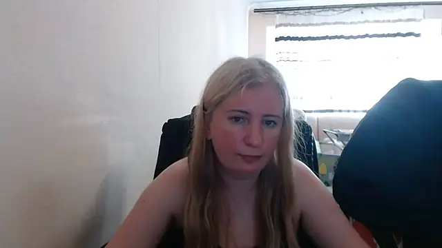Snapshot of PeterAndJen chatting on June 2026 05:37:02 PM PeterAndJen online show from June 2026 05:37:02 PM