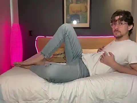 Snapshot of mcklister_kinky_feets chatting on February 2026 09:33:02 PM mcklister kinky feets online show from February 2026 09:33:02 PM