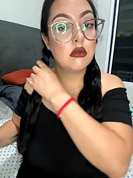 MileyGia online show from September 2025 02:33:02 AM