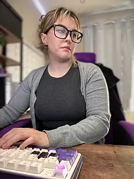 JennKenobi online show from February 2025 02:55:02 PM