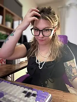 JennKenobi online show from February 2025 06:15:02 PM