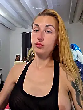 Snapshot of kylie_blck chatting on April 2026 12:37:01 PM kylie blck online show from April 2026 12:37:01 PM