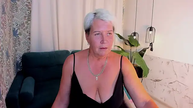 Snapshot of KathySunn chatting on July 2026 01:54:01 PM KathySunn online show from July 2026 01:54:01 PM