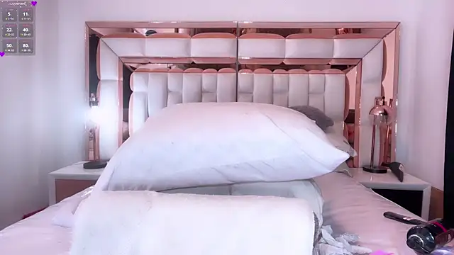 Snapshot of im_yours_01 chatting on January 2025 07:04:02 AM im yours 01 online show from January 2025 07:04:02 AM