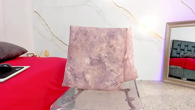 IsiisLovei online show from December 2025 12:34:02 PM