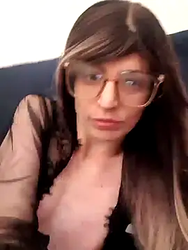 Snapshot of LouGabriel chatting on February 2025 08:21:02 AM LouGabriel online show from February 2025 08:21:02 AM