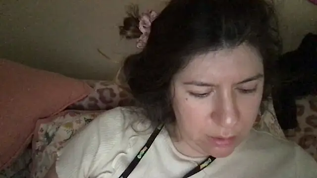 Snapshot of HYPHYtype chatting on October 2025 03:44:01 PM HYPHYtype online show from October 2025 03:44:01 PM