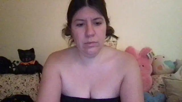 Snapshot of HYPHYtype chatting on October 2025 04:35:02 AM HYPHYtype online show from October 2025 04:35:02 AM