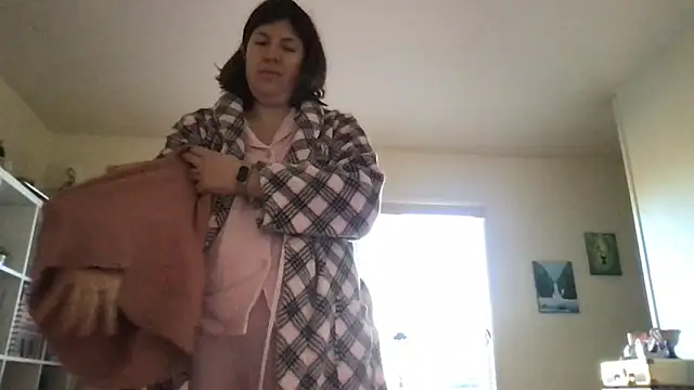 Snapshot of HYPHYtype chatting on November 2025 06:39:01 PM HYPHYtype online show from November 2025 06:39:01 PM