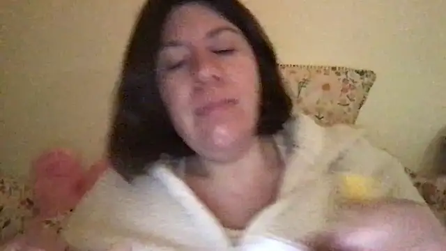 Snapshot of HYPHYtype chatting on December 2025 08:53:02 AM HYPHYtype online show from December 2025 08:53:02 AM