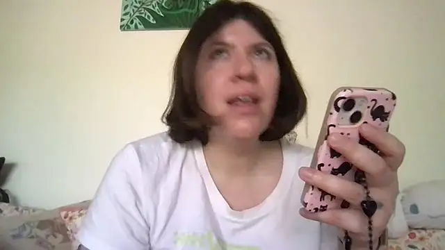 Snapshot of HYPHYtype chatting on December 2025 09:43:02 PM HYPHYtype online show from December 2025 09:43:02 PM