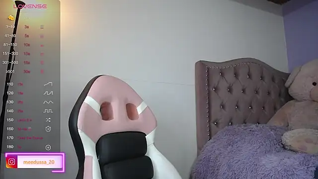 meedussa 20  online show from January 2025 05:53:01 AM